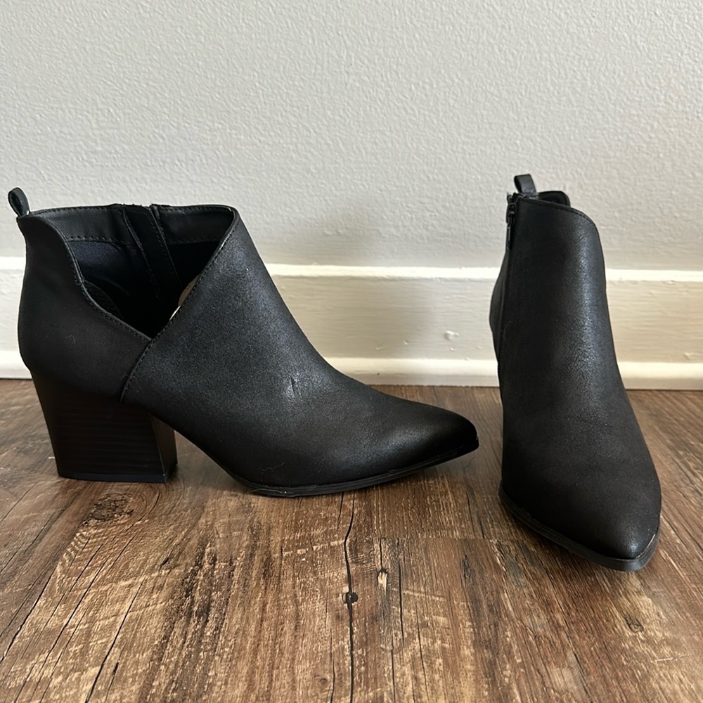 Faux leather bootie